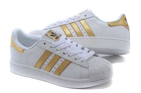 adidas schuhe mit goldstreifen|Adidas gold shoes.